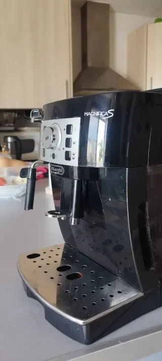 Cafetera DeLonghi Magnifica S Negra