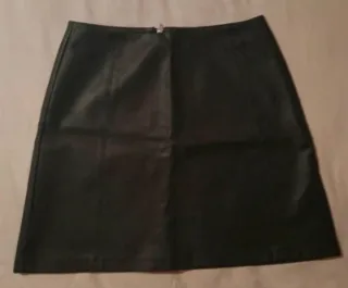 Minifalda negra efecto piel