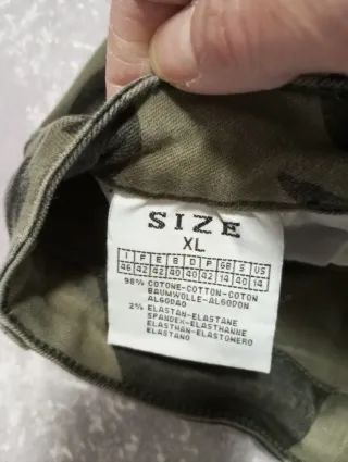 Pantaloni cargo camouflage