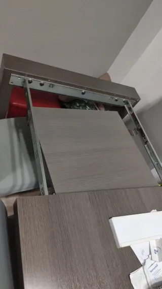 Mesa de salón extensible madera y metal,sillas