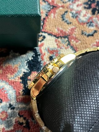 Reloj Dorado y Negro