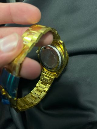 Reloj Dorado y Negro