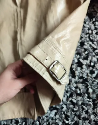 Cazadora cuero beige Bershka