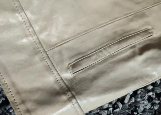 Cazadora cuero beige Bershka