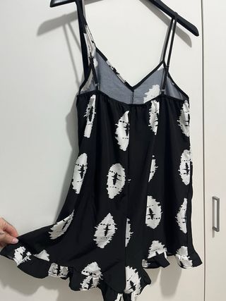 Mono corto estampado blanco y negro