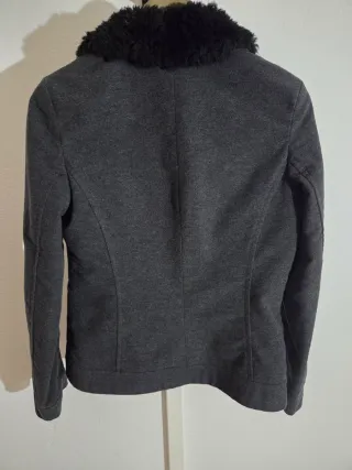 Chaqueta gris invierno con cuello de pelo T. 38