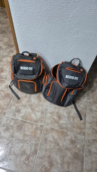 Mochilas Basic Fit Negras y Naranjas