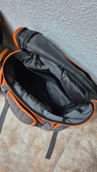 Mochilas Basic Fit Negras y Naranjas