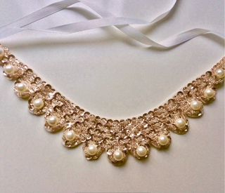 Collar/Gargantilla Dorado con Perlas/a estrenar