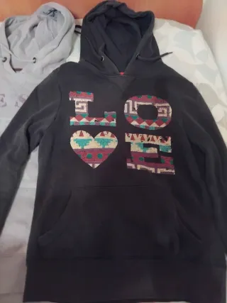 Confezione di felpe e maglioni