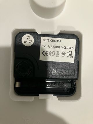 Reloj de pared blanco