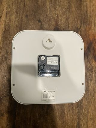 Reloj de pared blanco