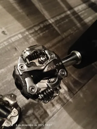 Pedales con SPD ETLIN.