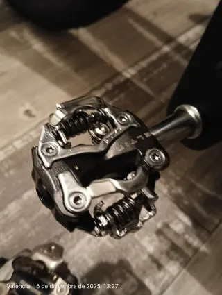 Pedales con SPD ETLIN.