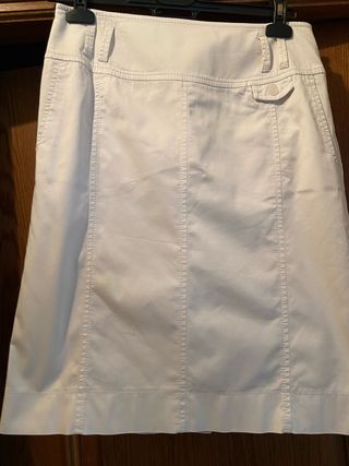 Falda blanca de mujer