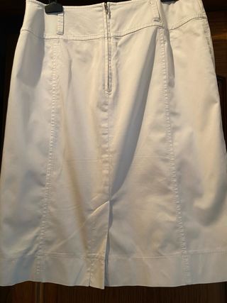 Falda blanca de mujer