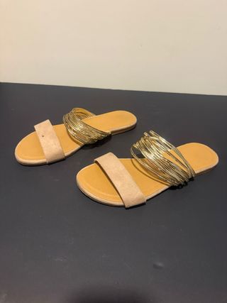 Sandalias Beige y Doradas nº39