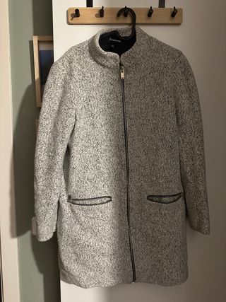 Abrigo gris Stradivarius Talla S