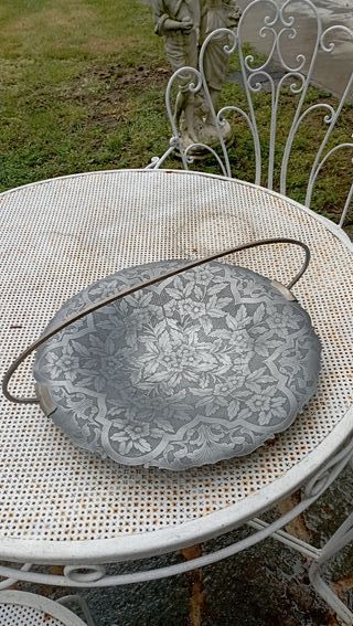 Centrotavola in peltro decorato