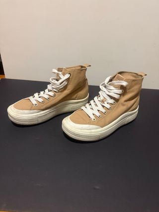 Zapatillas Stradivarius altas beige y blancas nº37