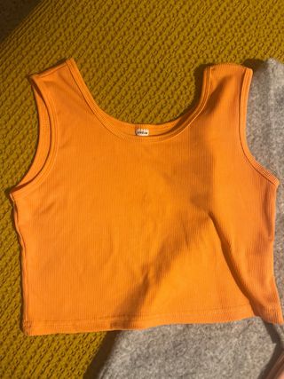 Abbigliamento vario: arancione e rosa