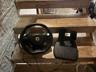 Volante Thrustmaster Ferrari + Pedali