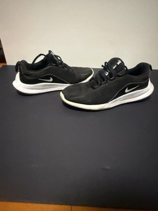 Zapatillas Nike Negras y Blancas nº37,5