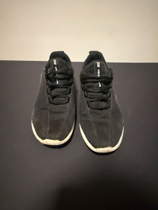 Zapatillas Nike Negras y Blancas nº37,5