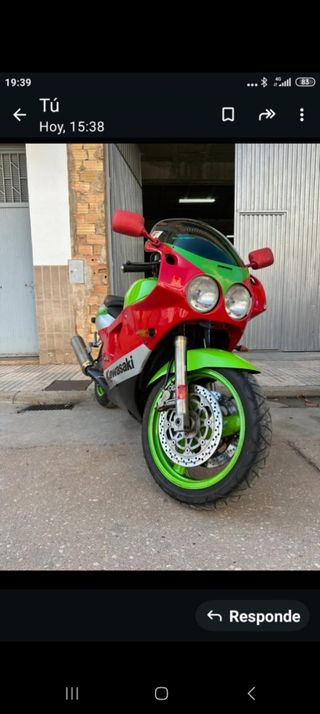 Kawasaki Ninja 750R Roja y Verde