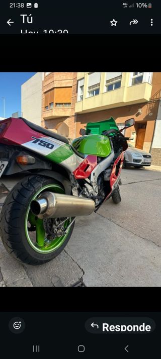 Kawasaki Ninja 750R Roja y Verde