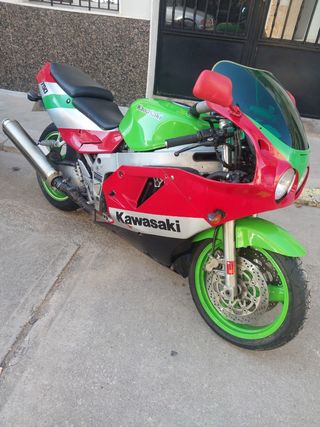 Kawasaki Ninja 750R Roja y Verde