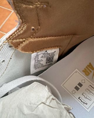 Nike Air Jordan 1 Retro High OG “White and Gold”