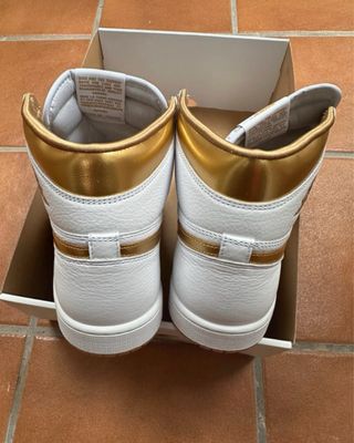 Nike Air Jordan 1 Retro High OG “White and Gold”