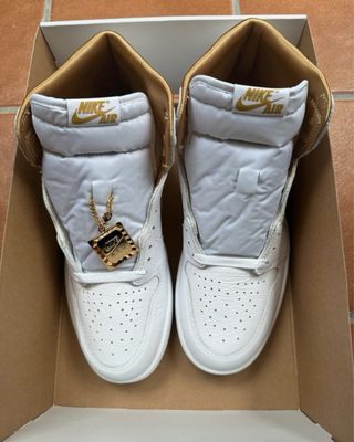 Nike Air Jordan 1 Retro High OG “White and Gold”