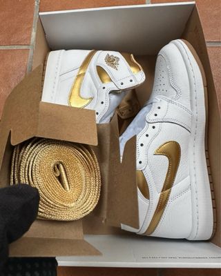Nike Air Jordan 1 Retro High OG “White and Gold”