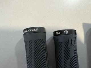 Puños Syncros MTB. Unos nuevos y otros de regalo