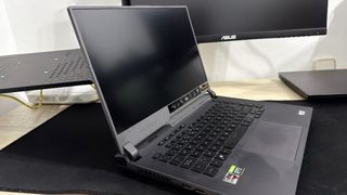 ASUS ROG Strix G513QM RTX 3060 300Hz