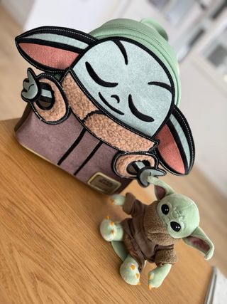 Mochila Loungefly Baby Yoda