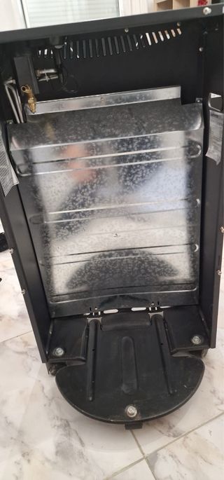 Estufa Solthermic Negra