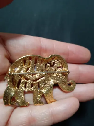 Broche Elefante Dorado con Cristales
