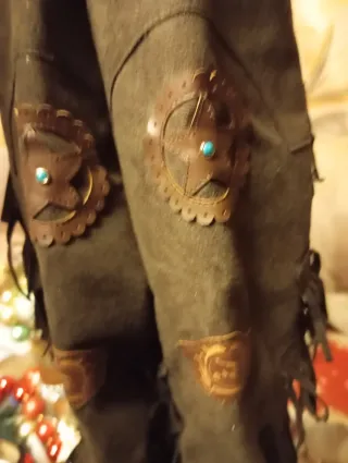 Botas altas con flecos y adornos