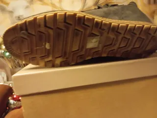 Botas altas con flecos y adornos