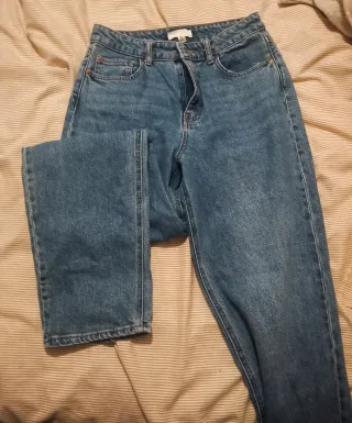 Lote 2 faldas y 1 pantalón vaquero