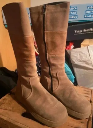 Botas de serraje marrones