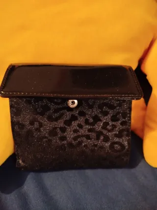 Portafoglio con stampa animalier.