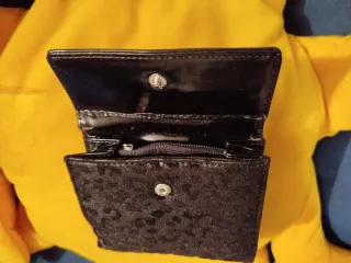 Portafoglio con stampa animalier.