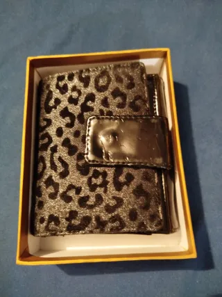 Portafoglio con stampa animalier.