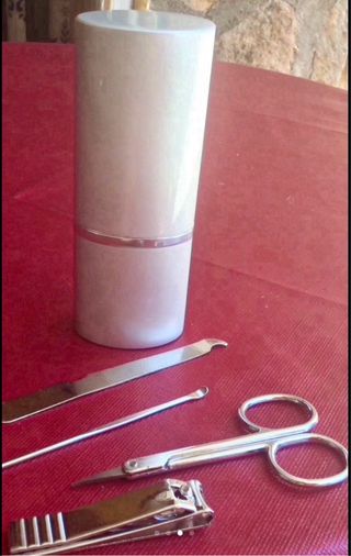 Estuche manicura completo/a estrenar