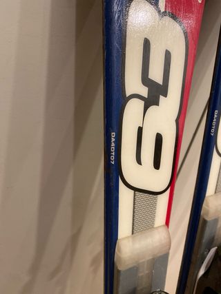 Esquís Dynastar 63 y bastones Atomic