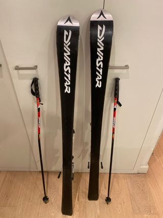 Esquís Dynastar 63 y bastones Atomic